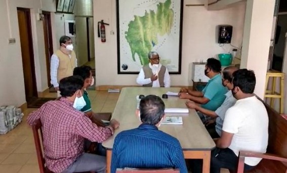 ‘After Winning Poll by Rigging, now AMC Mayor is Attacking Poor Vendors with Unexpected Evictions’: Manik Sarkar ‘After Winning Poll by Rigging, now AMC Mayor is Attacking Poor Vendors with Unexpected Evictions’: Manik Sarkar